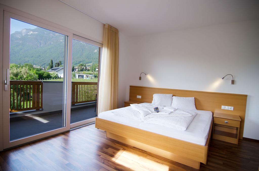 Garni Hotel Peterlinhof Caldaro Szoba fotó