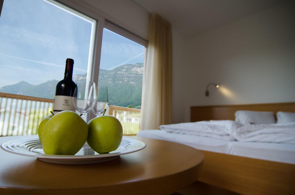 Garni Hotel Peterlinhof Caldaro Szoba fotó