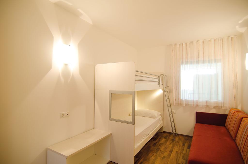 Garni Hotel Peterlinhof Caldaro Szoba fotó