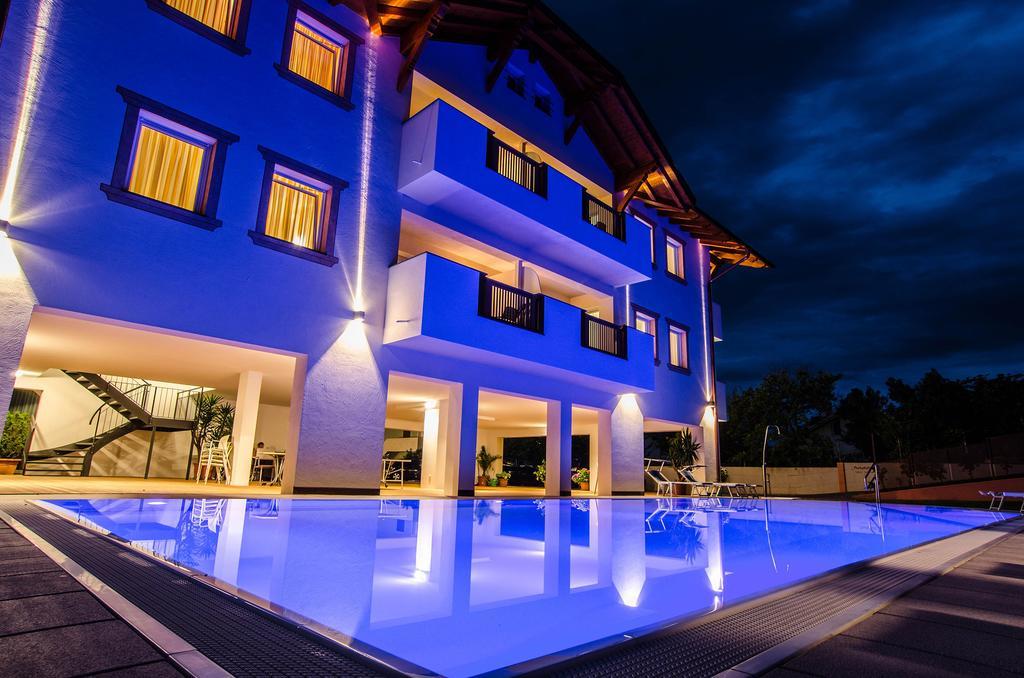 Garni Hotel Peterlinhof Caldaro Kültér fotó