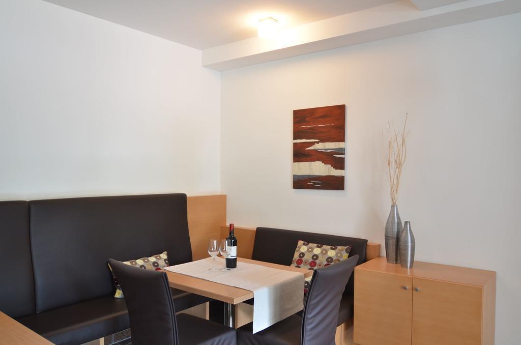 Garni Hotel Peterlinhof Caldaro Kültér fotó