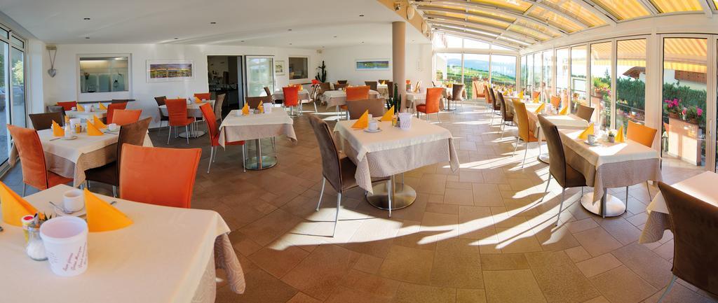 Garni Hotel Peterlinhof Caldaro Kültér fotó