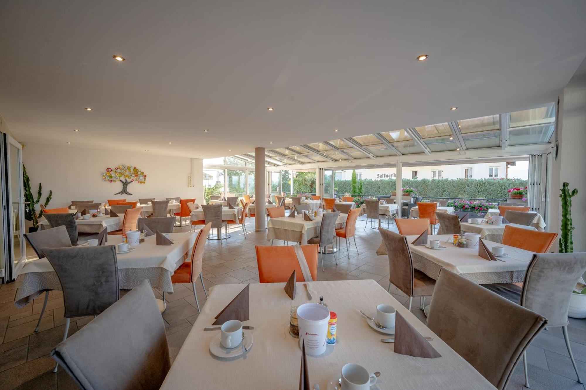 Garni Hotel Peterlinhof Caldaro Kültér fotó