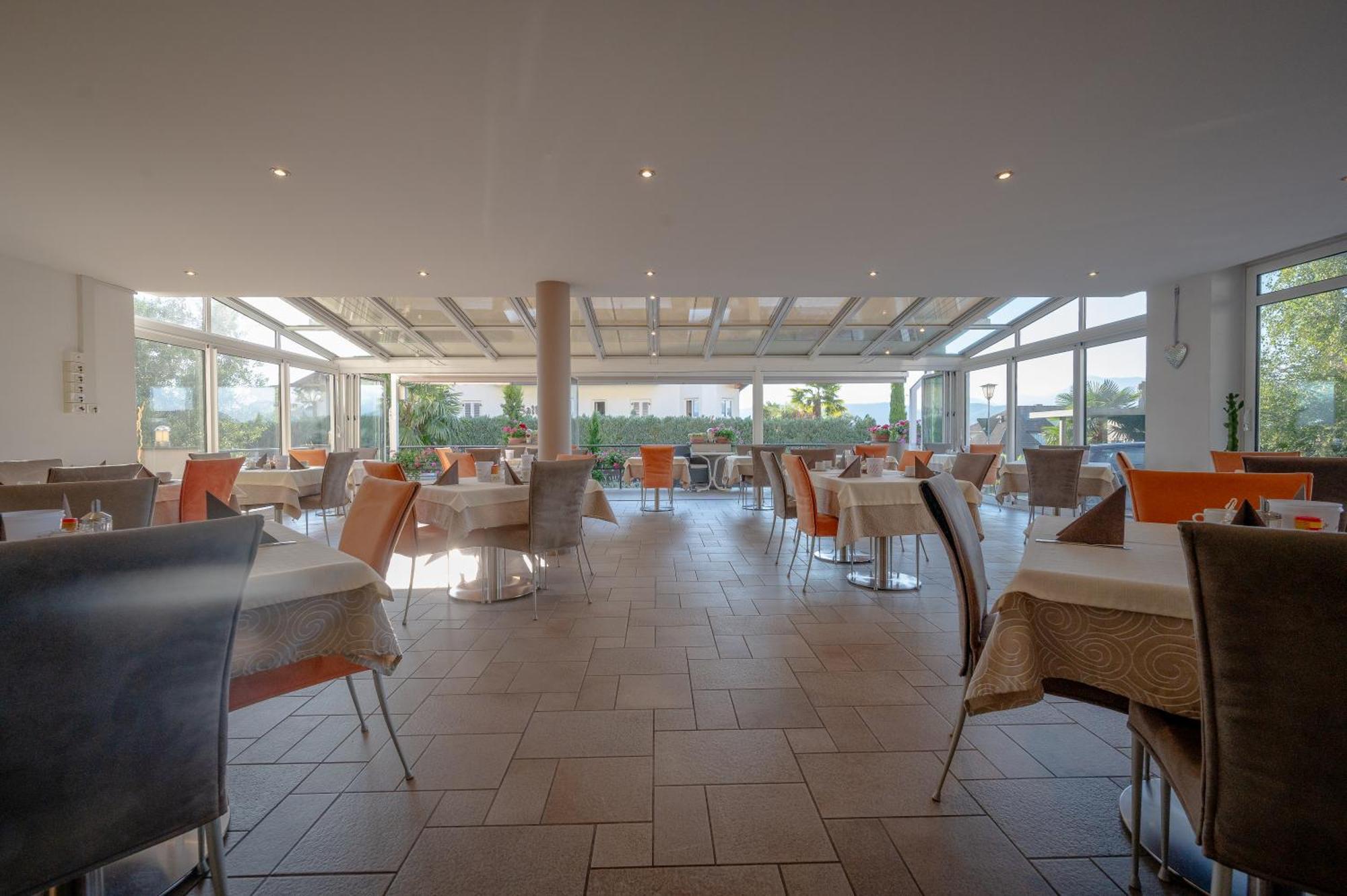 Garni Hotel Peterlinhof Caldaro Kültér fotó