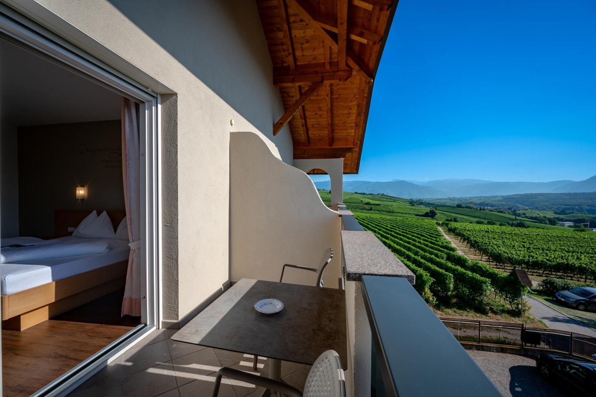 Garni Hotel Peterlinhof Caldaro Kültér fotó