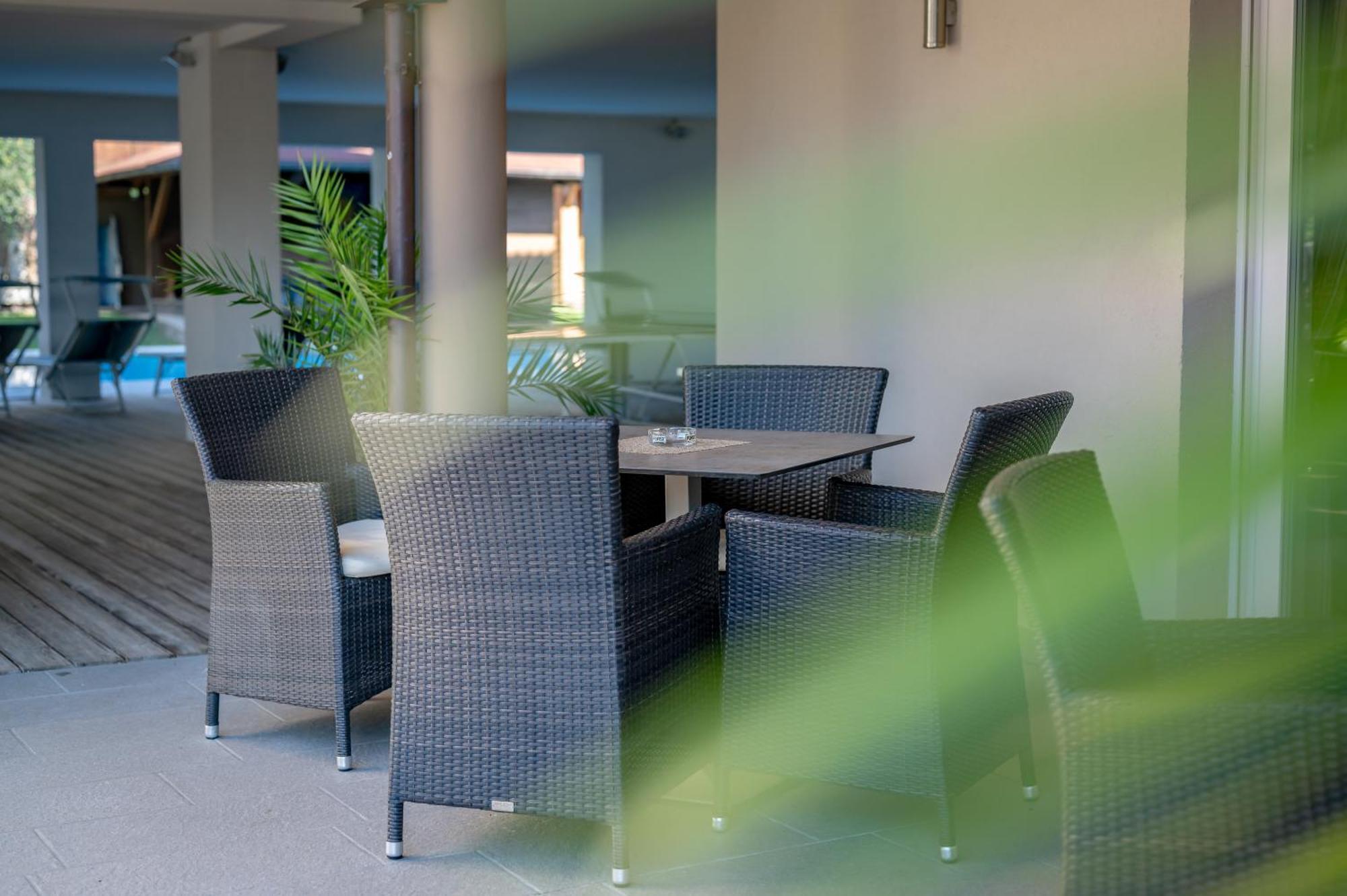 Garni Hotel Peterlinhof Caldaro Kültér fotó