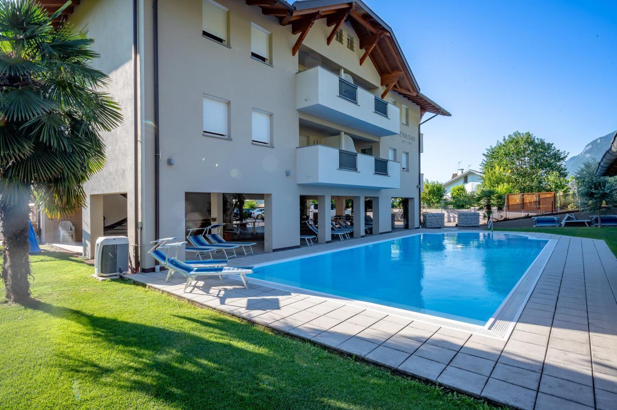 Garni Hotel Peterlinhof Caldaro Kültér fotó