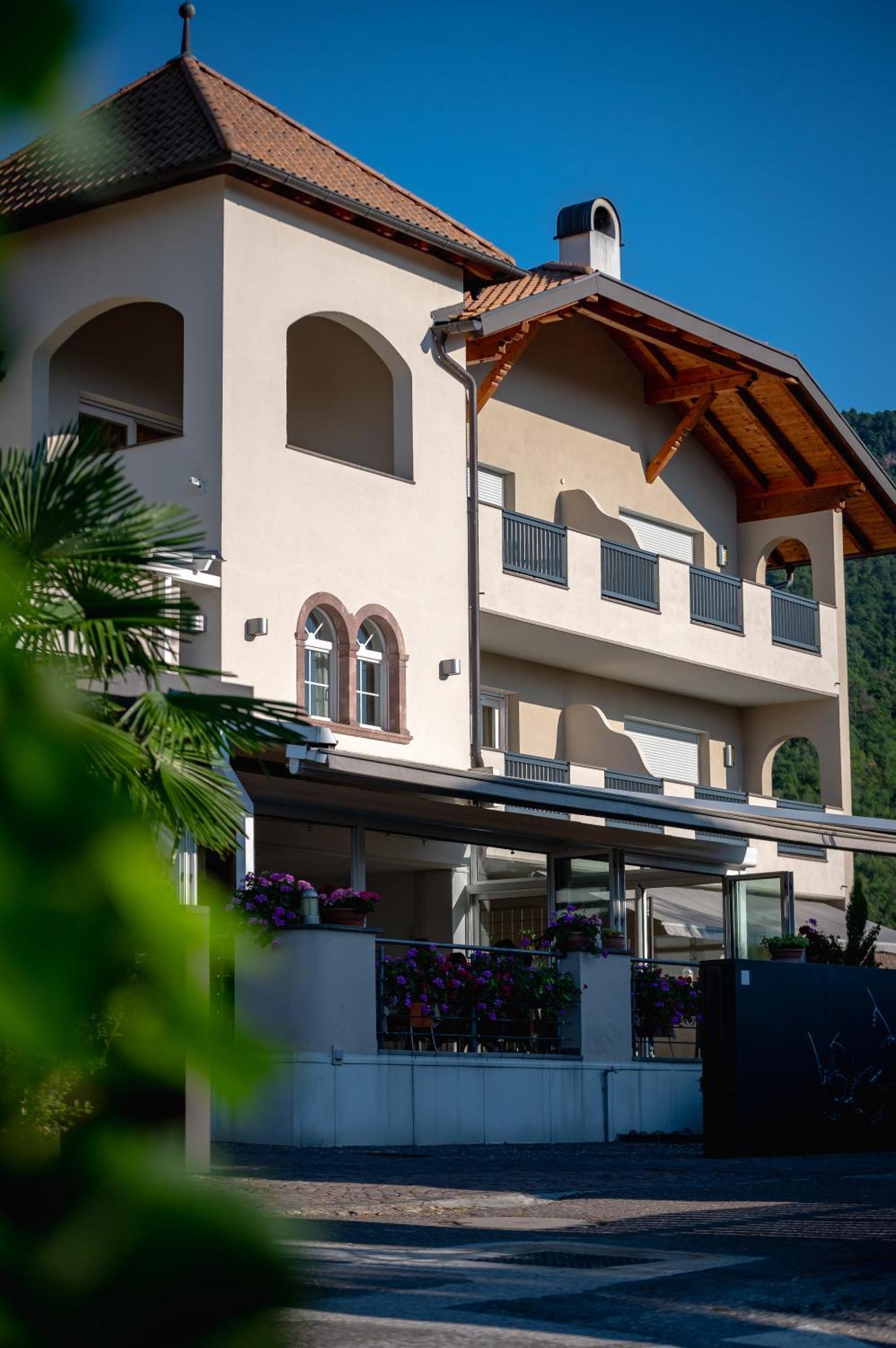 Garni Hotel Peterlinhof Caldaro Kültér fotó
